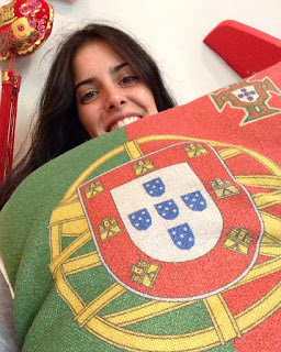Patricia Morais com bandeira portuguesa